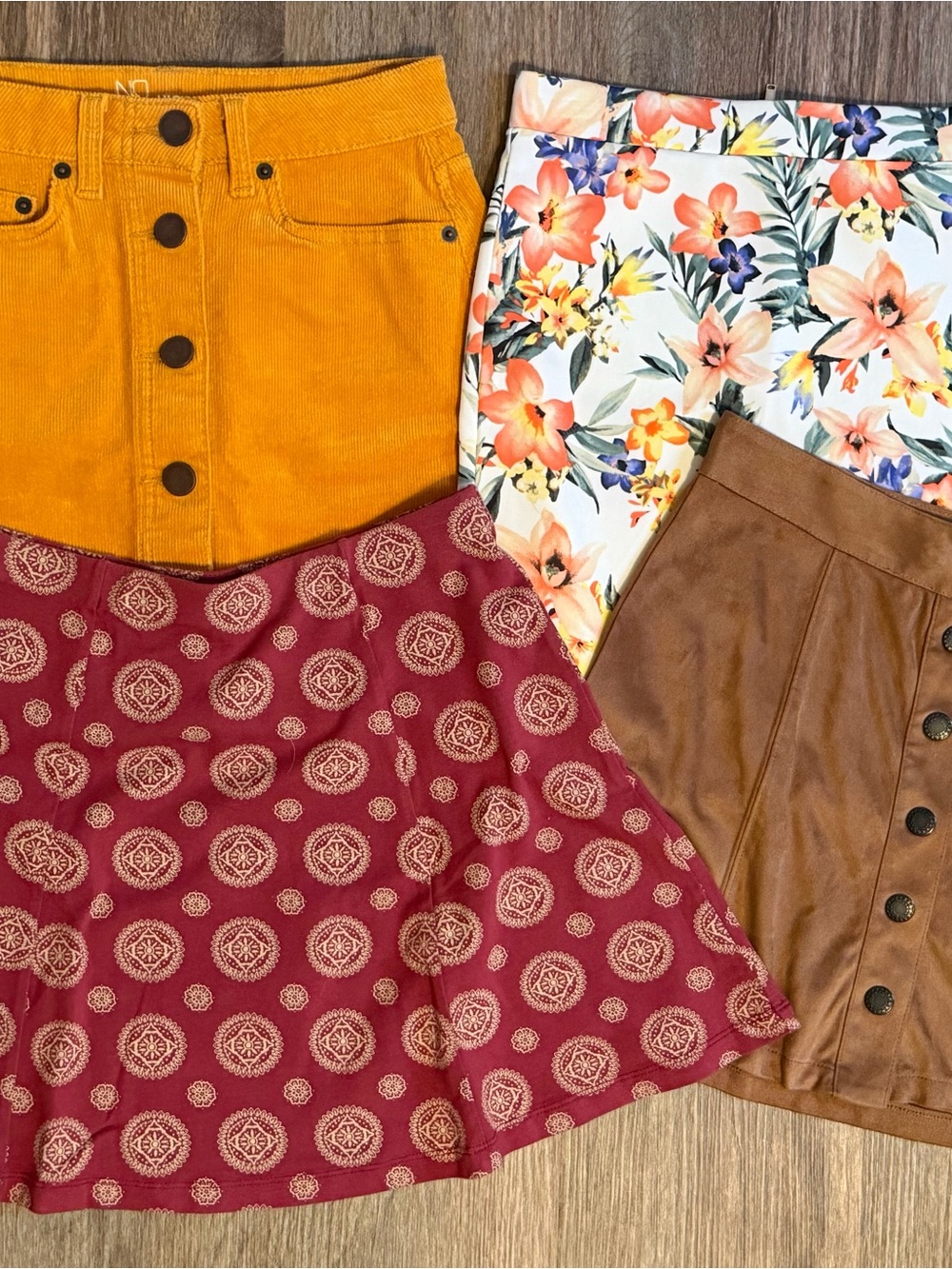 Women's Skirt Lot 4pcs